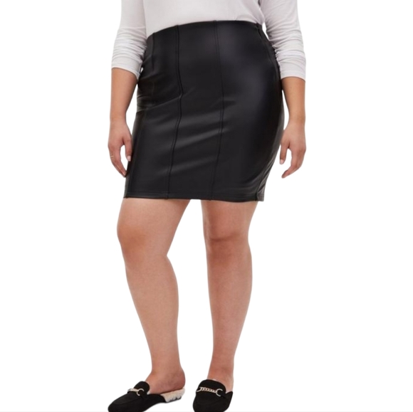 torrid Dresses & Skirts - Torrid Stretchy 4X Black Faux Leather Lined Mini Skirt Nwts.